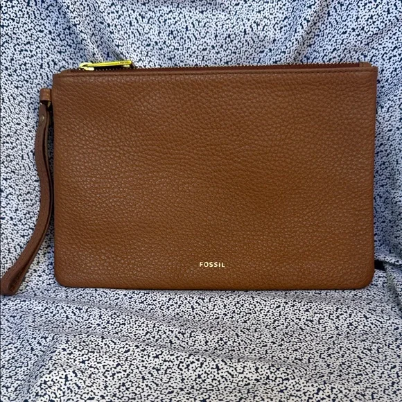 NWOT Fossil Brown Leather Wristlet Clutch - Picture 1 of 7